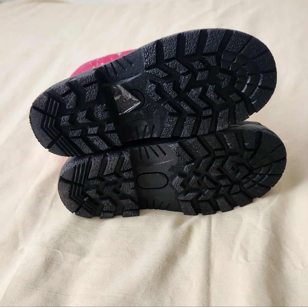 Dream Pairs Pink and Black Snow Boots Size 3